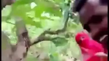 Outdoor Desi mms video of lovers caught having affair in the forest