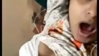 Flashing tits is a surprise that the Indian has prepared for the guy