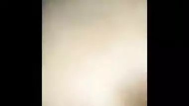 DESI TEEN OILS HER BODY FOR SEX