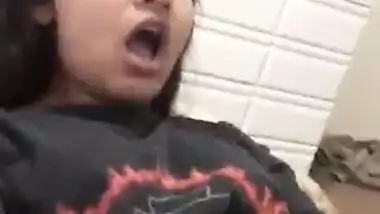 Indian porn video of an amateur girlfriend finger fucking her pussy on cam