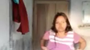 Indian college girl pissing on selfie cam