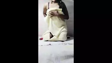 Hot girl Akira ne paise le kar online sex masti ka maza dia