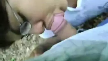 Desi girl is petite so Desi guy feels like a XXX giant making Bhabhi suck off