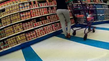 Indian milf showing off her plump ass and pussy(Playtime)