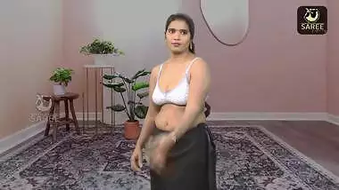 Horny booby aunty wearing sari showing huge cleavage and hot navel backless show