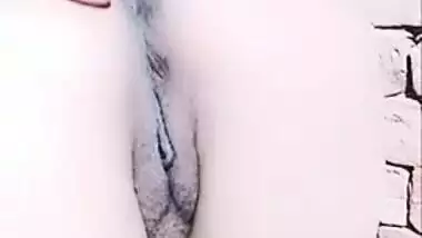 Naughty XXX girl exposes fat pussy in live show for Desi viewers