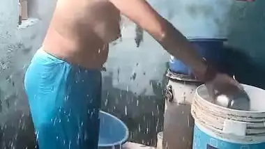 Desi Aunty Nude Bath Clip