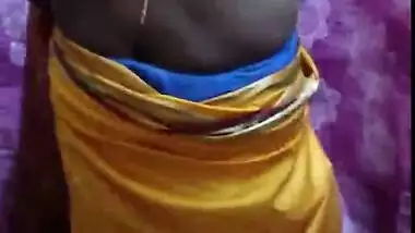 Desi cute village bhabi show her sexy body