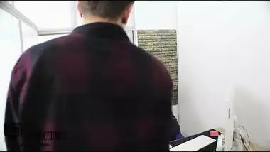 A Cambio De Otra Oportunidad De Trabajo Me Follo A Mi Jefe - Historia Completa - Porno En Espanol - Pure Taboo