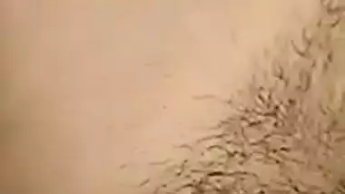 Desi chick smiles and shows off everything she has got in XXX video