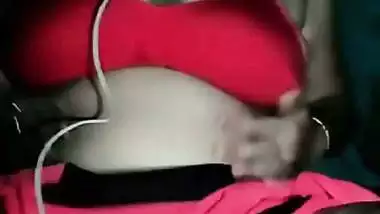 Bhabhi shows her naked body on a live video call in Hindi bf