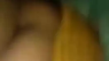 Nasty Desi XXX slut gets her small boobs licked by her neighbour MMS