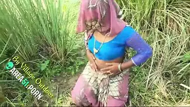 Kerala village aunty naked show on XXX selfie cam outdoors, Desi MMS sex