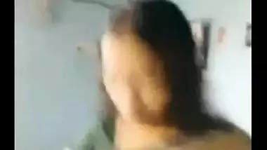 Desi bhabhi enjoys a quick home sex session with her horny husband