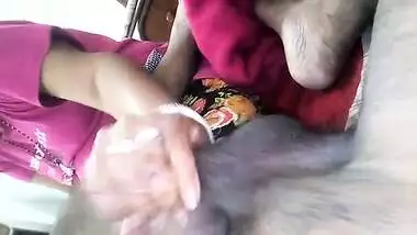 Amateur Desi wife oily handjob