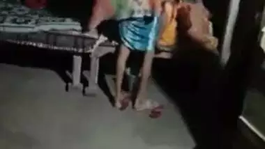 MMS video of Desi MILF in sari tempting father-in-law into XXX fucking