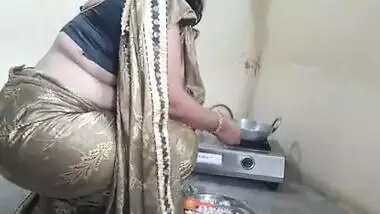 Hot Dehati Milf Bhabhi Fucked In Kitchen While Cooking