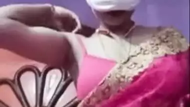 Juicy Indian XXX girl gives sexy striptease live show