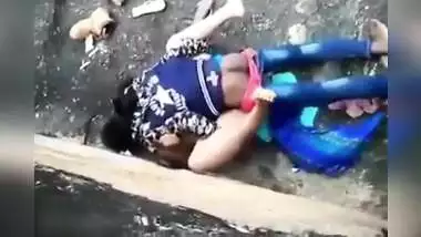 Outdoor fucking a neighbor's indian wife while her husband is at work, Desi MMs