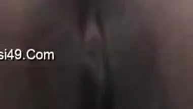 Solo sex show of amazing Desi mom who exposes pussy and touches it