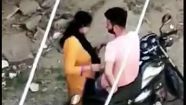 desi mms video of cheat wife fucking with her servant outdoor, caught by hubby