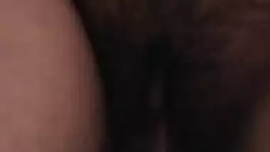 Hairy Desi pussy of hot chick swallows hubby's XXX dong in MMS movie