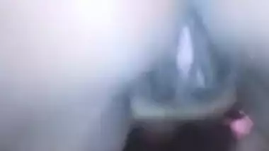 Desi webcam girl makes spectators horny by teasing XXX zone