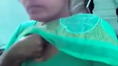 Meeting with young man takes Desi MILF in green saree to show XXX boobs