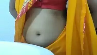 Erotic Desi chick allows boyfriend to hug her and feel up XXX body