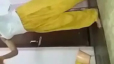 Indian babe films a XXX movie of herself bathing for her loved man