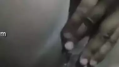 Desi lady never turns down an opportunity to expose tits in a porn video