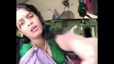 Hot marwadi housewife bhabhi atashi roy milky cleavage and navel show