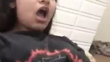 Indian porn movie of an amateur girlfriend finger fucking her cookie on web camera