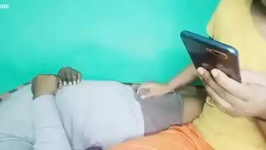 Sote Huye Bhai Se Behan Ne Jaga Kar Chudayi Karwayi With Bhai Behan