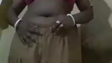 After guy sends money to Indian aunty she agrees to get naked for him