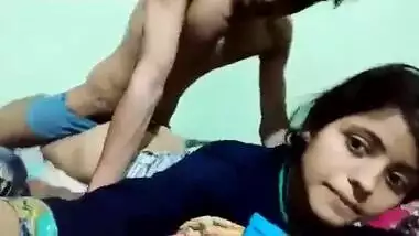 Dude sticks cock into XXX snatch of his Desi girlfriend for the cam